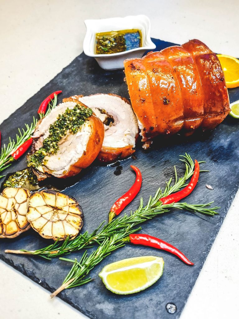 Porchetta ant Rotisserie su Chimichurri Padažu GoGrill.LT